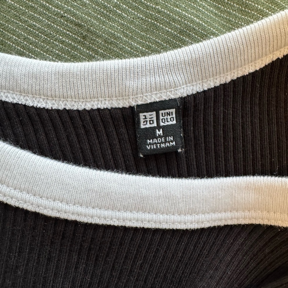 UNIQLO black and white cropped tank top - Picture 4 of 4
